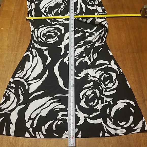 👸👗 Black & White Floral Silky Dress - Picture 8 of 8
